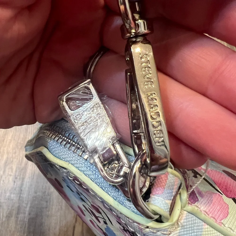 Steve Madden Watercolor Floral Dome Crossbody Bag NWOT Spring Mini Adjustable - Picture 3 of 5